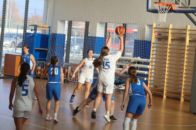 Egy gy�zelem, egy veres�g a kadet csapatunk m�rlege 