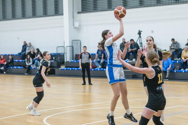 Nem volt ellenszer�k az �buda j�t�k�ra