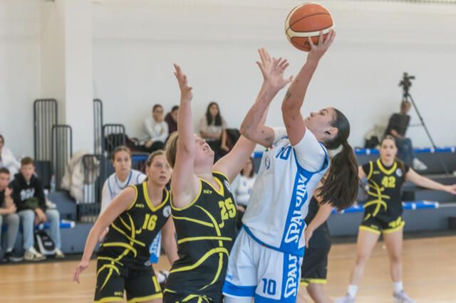 Utols� pillanatos kos�rral gy�zt�nk a Zs�ros Akad�mia ellen